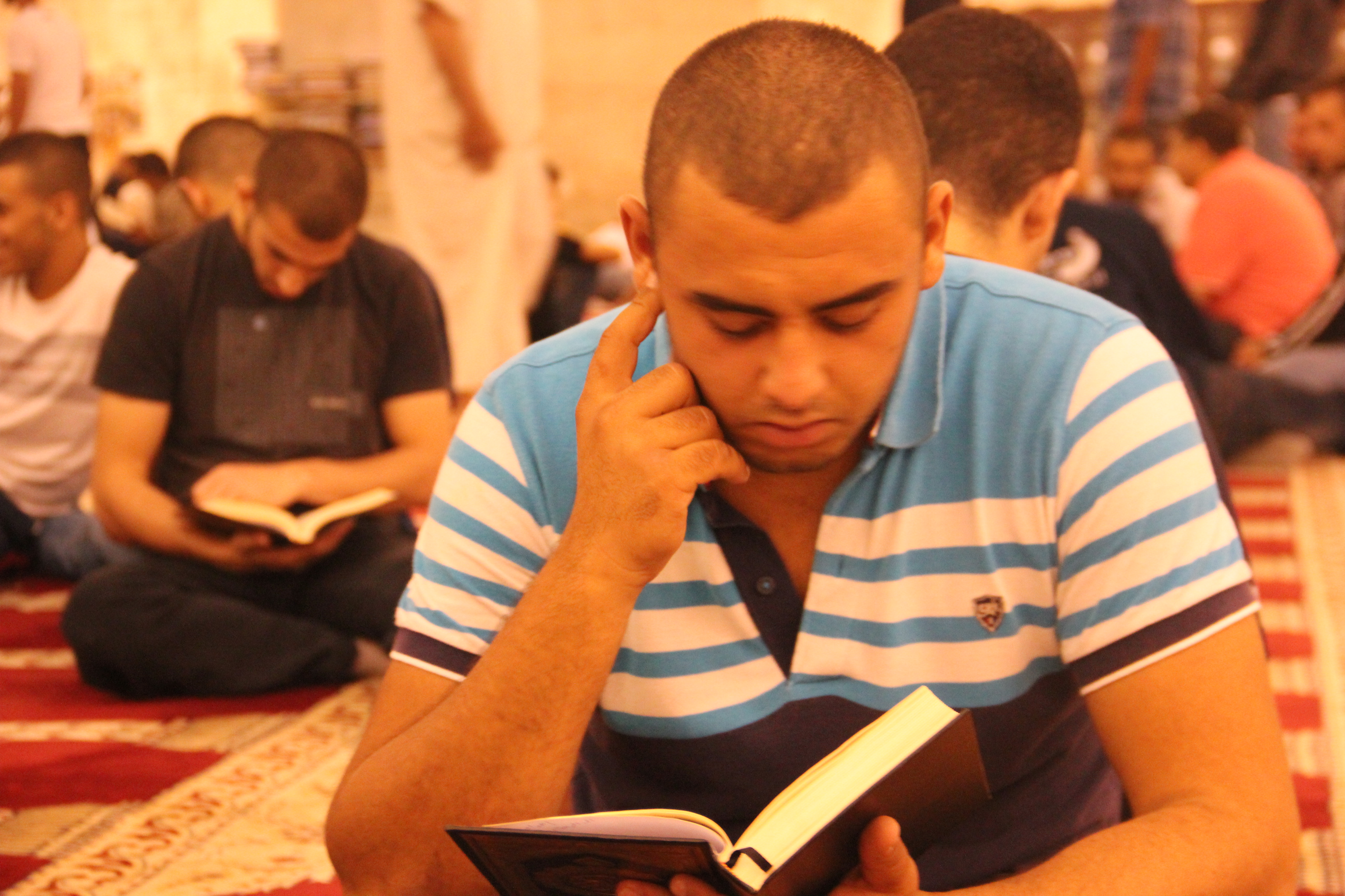 مؤسسة القلم تشد الرحال للمسجد الأقصى المبارك لصلاة الفجر في جماعة